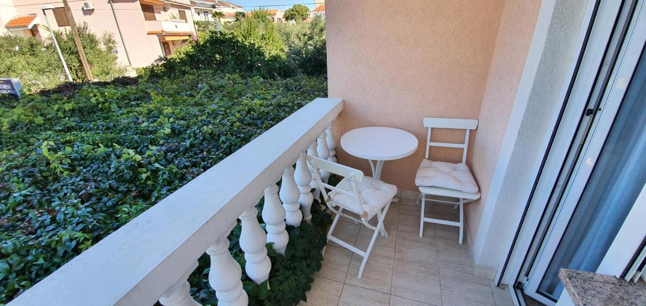 Apartmani Mira Vodice Exteriér fotografie