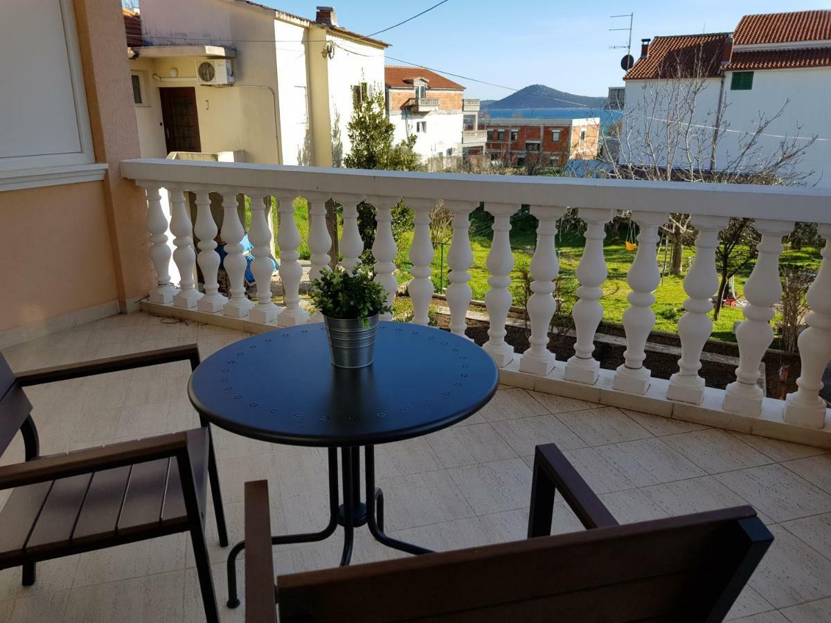 Apartmani Mira Vodice Exteriér fotografie